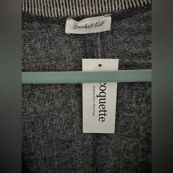 Bucket List deep V neck long sleeved sweater in a blue patterned design NWT L - Picture 3 of 8